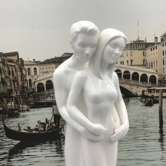 Coalport Moments In Love Bone China Figurine Made in England 2000 - Picture 7 of 10